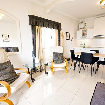 Vic- Seafront Apartment Слима Екстериор снимка