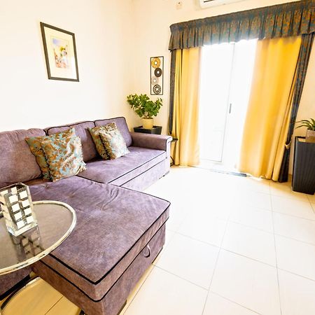 Vic- Seafront Apartment Слима Екстериор снимка