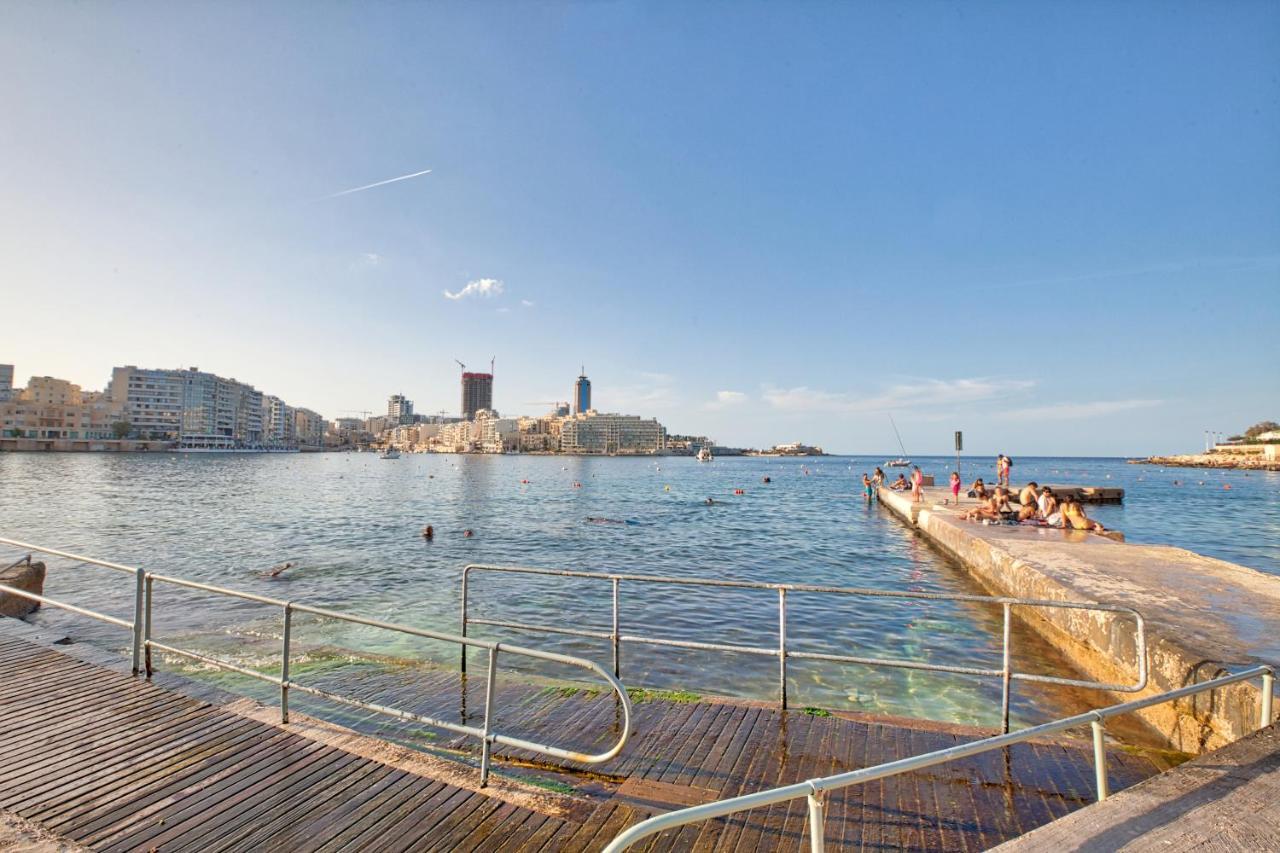 Vic- Seafront Apartment Слима Екстериор снимка