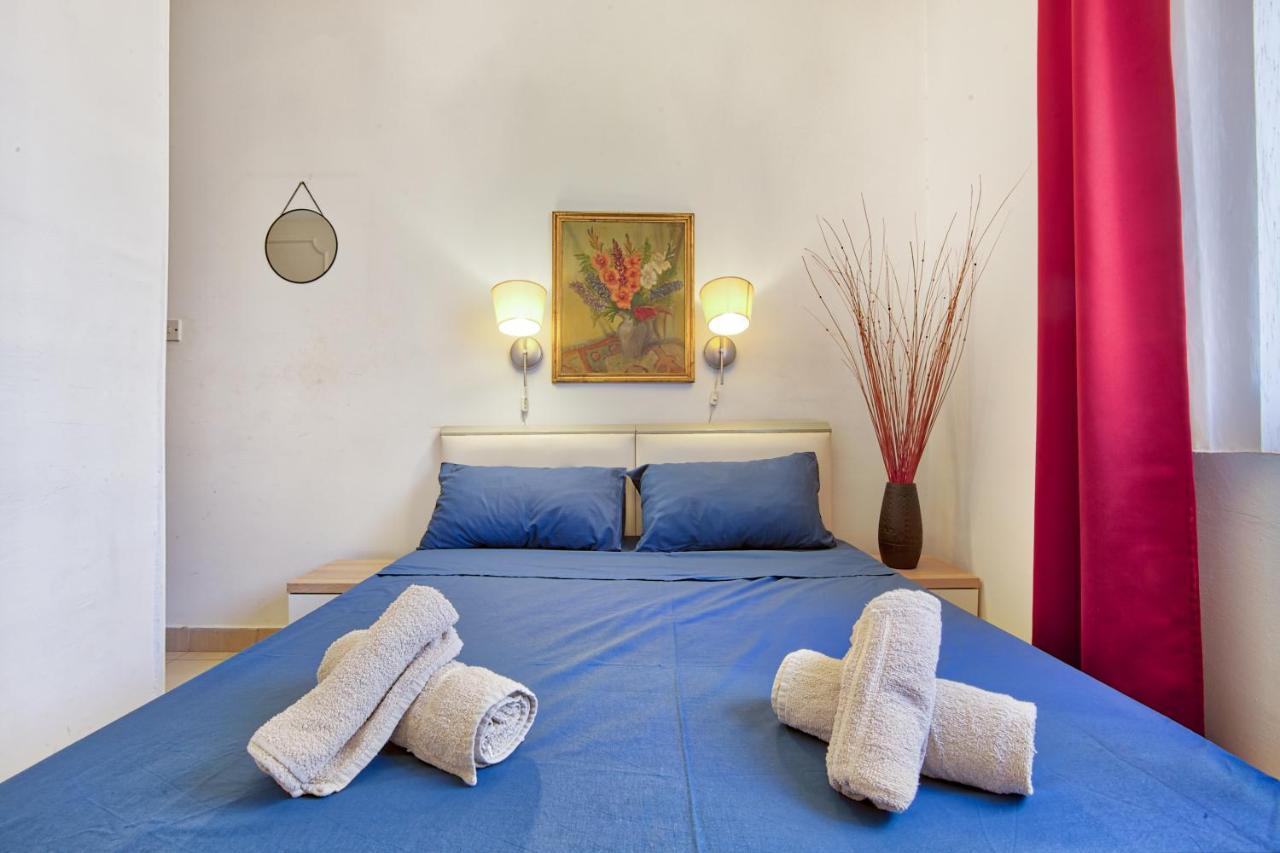 Vic- Seafront Apartment Слима Екстериор снимка