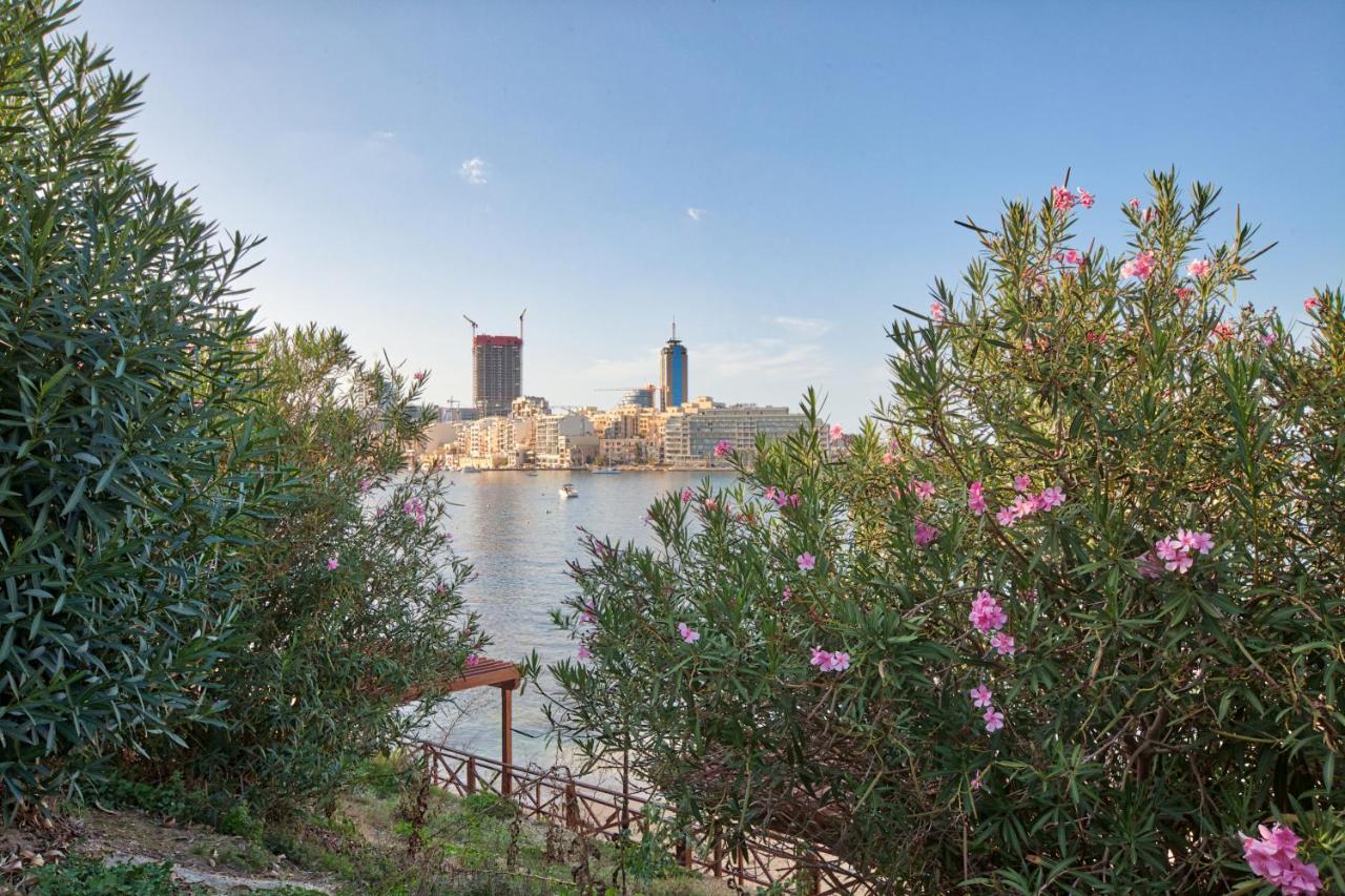 Vic- Seafront Apartment Слима Екстериор снимка