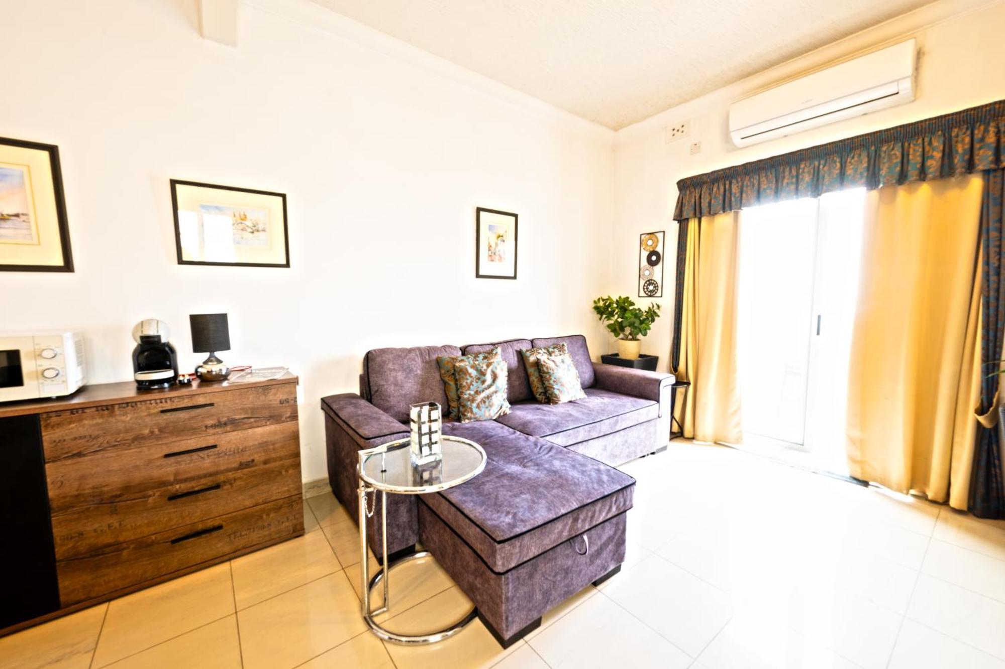 Vic- Seafront Apartment Слима Екстериор снимка