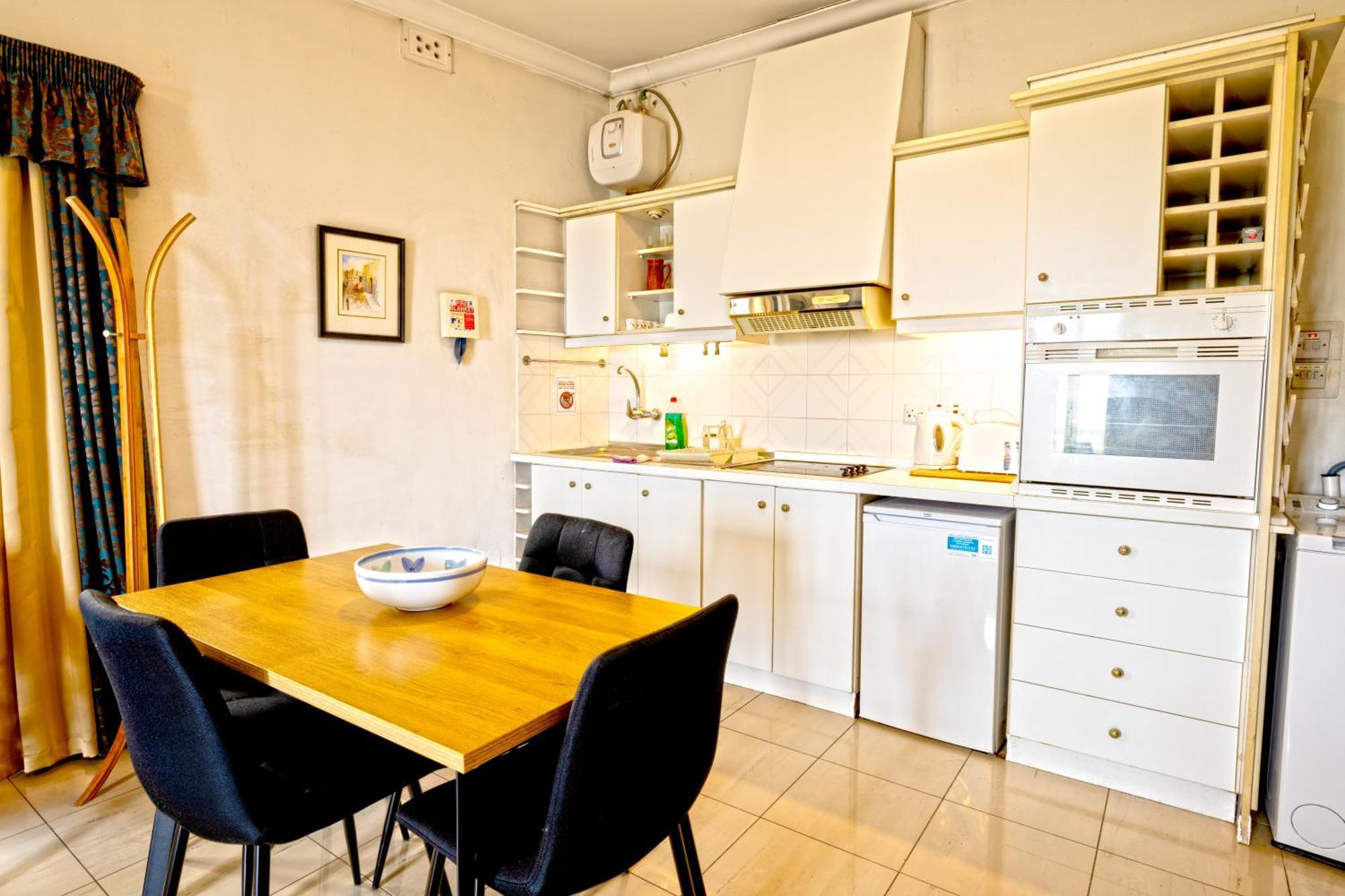 Vic- Seafront Apartment Слима Екстериор снимка