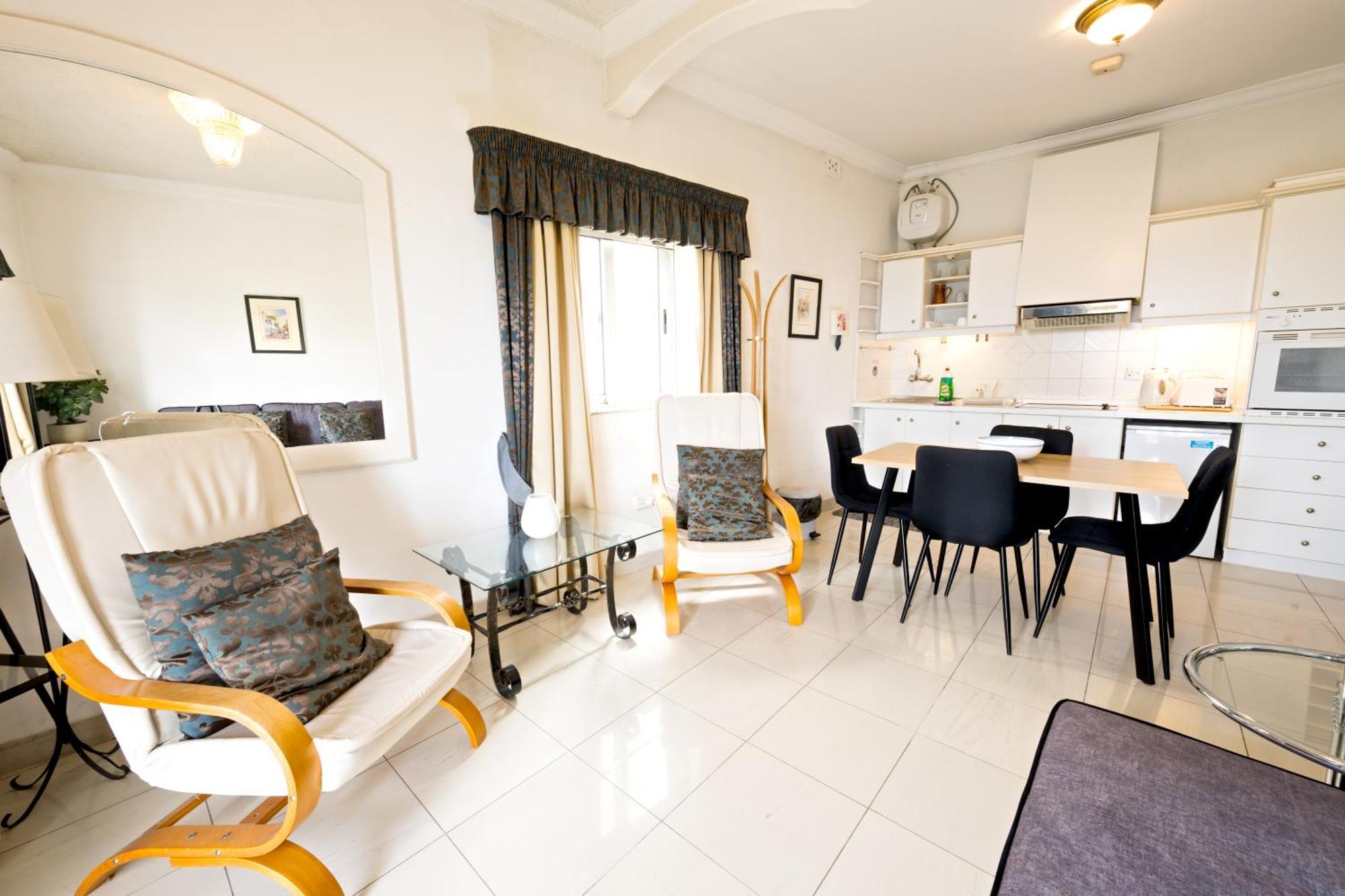 Vic- Seafront Apartment Слима Екстериор снимка